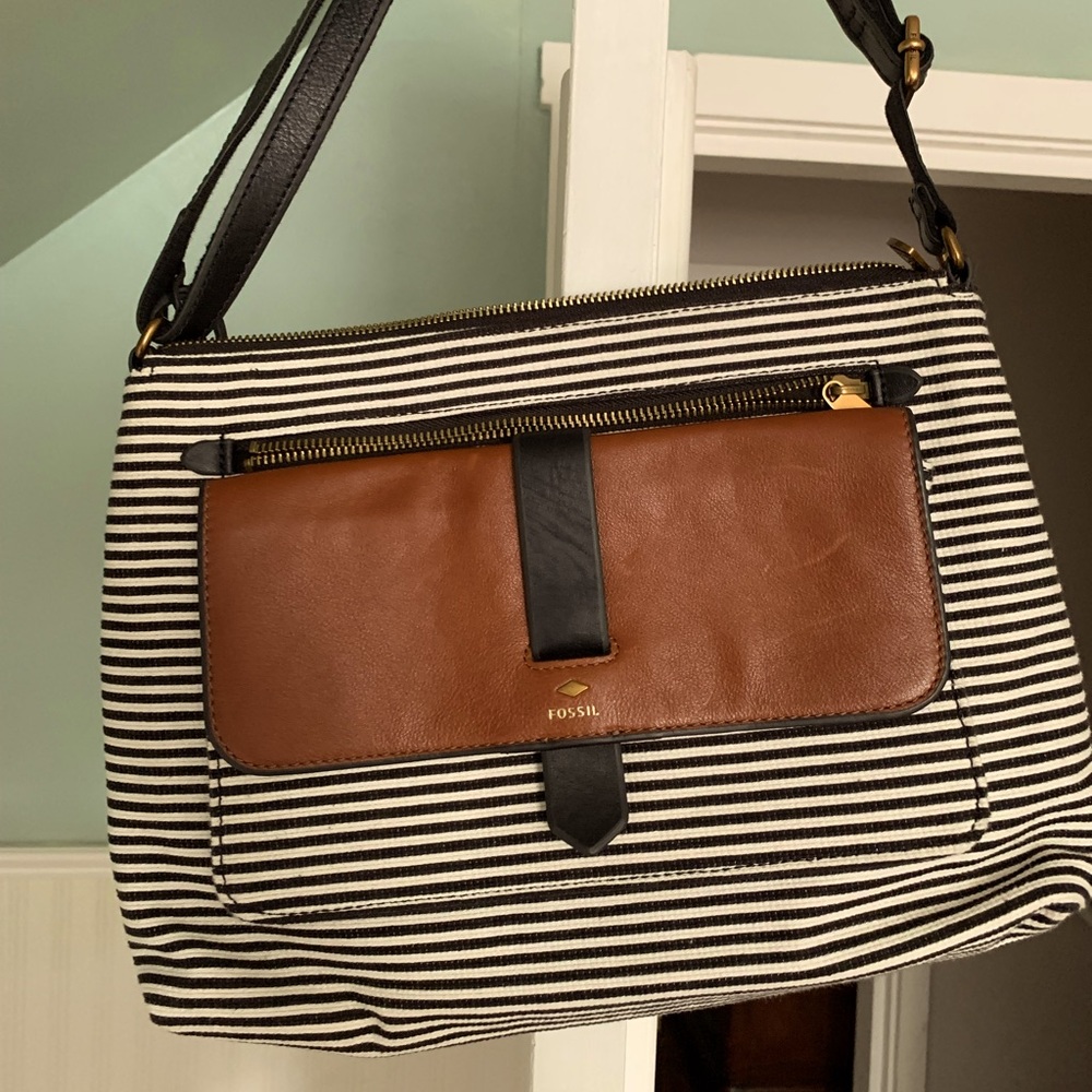 Nice new condition Fossil cross body handbag